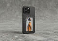 The MoodCase – Funda con Pantalla E-Ink para iPhone 13, 14, 15 y 16 (hasta Pro Max) | Cambia de imagen con NFC
